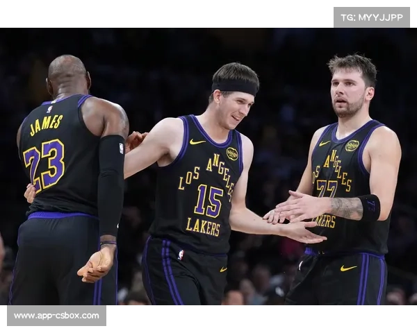 鹈鹕湖人冲突回放，裁判报告引争议